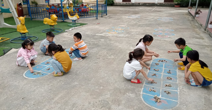 4 việc cha mẹ không nên ngăn cản trẻ: Khơi dậy trí tuệ cảm xúc.